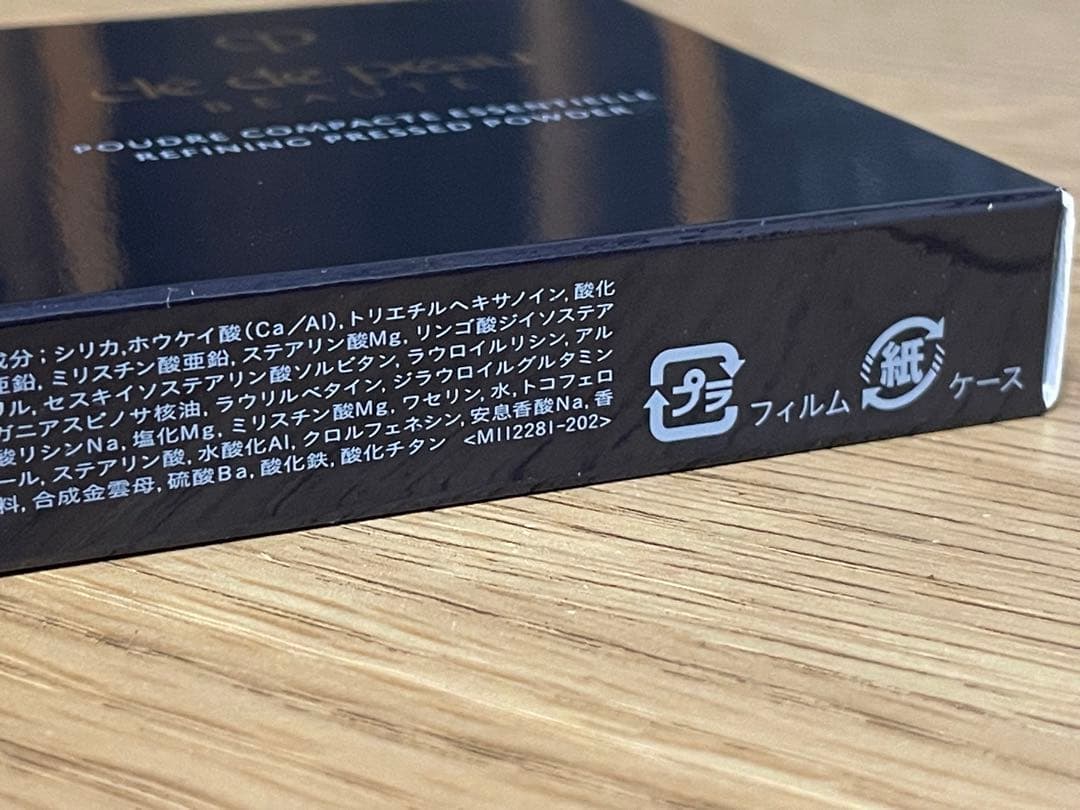 【美品】クレ・ド・ポー ボーテ　プードルコンパクトエサンシエルｎエレガントスリム