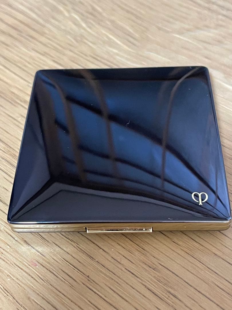 【美品】クレ・ド・ポー ボーテ　プードルコンパクトエサンシエルｎエレガントスリム