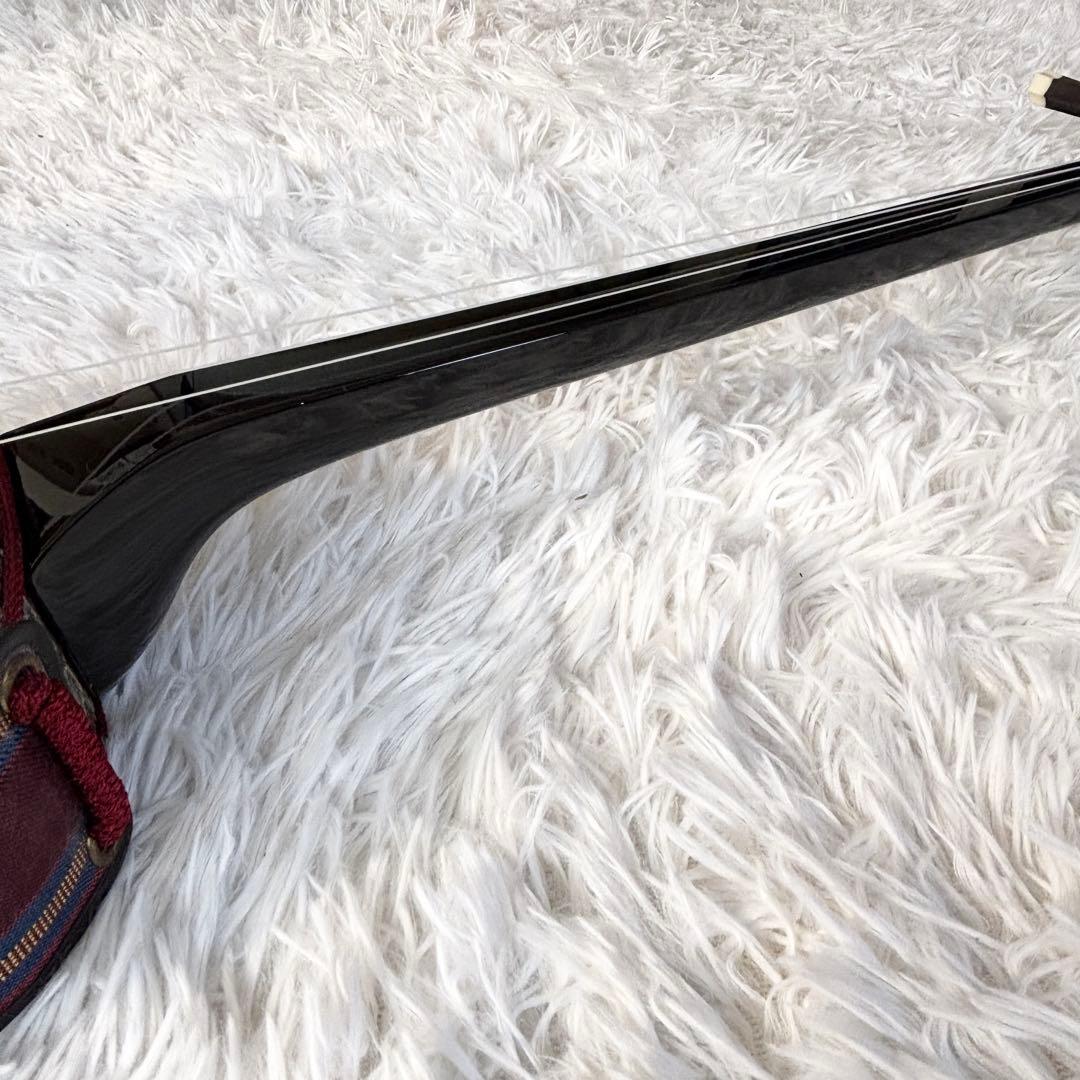 【極美品】三線 沖縄三線 本蛇皮 黒塗り 張り本皮 ソフトケース付き 付属品多数