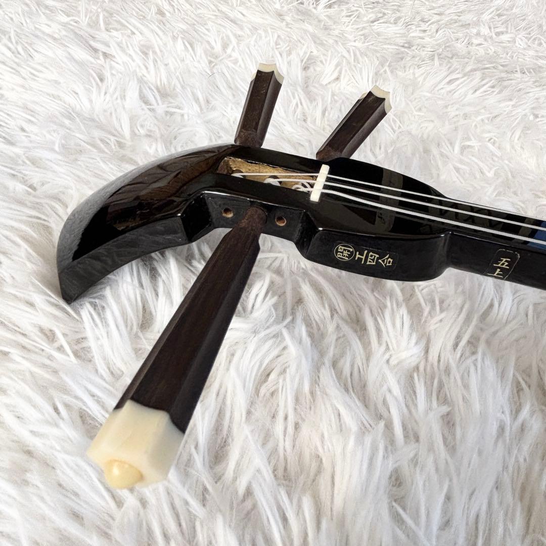 【極美品】三線 沖縄三線 本蛇皮 黒塗り 張り本皮 ソフトケース付き 付属品多数