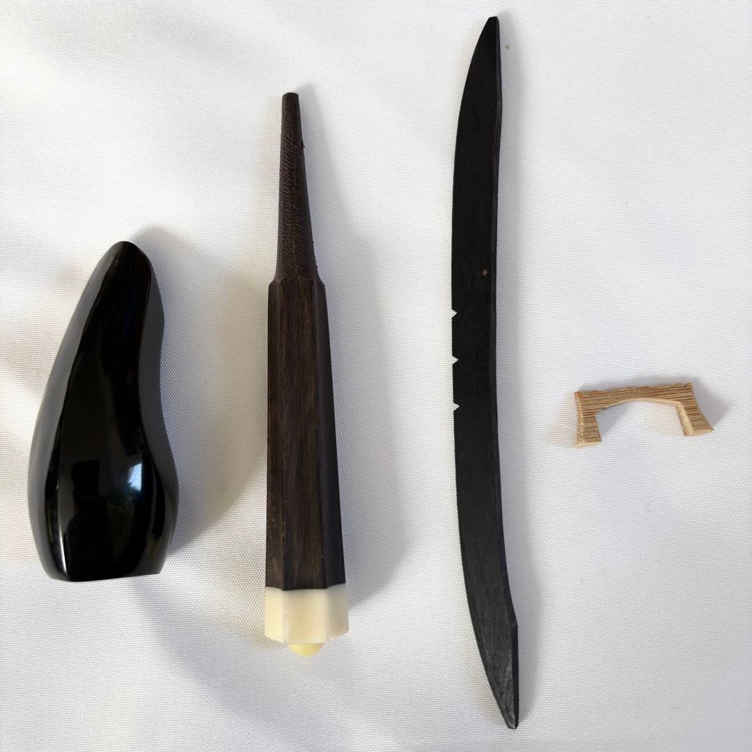 【極美品】三線 沖縄三線 本蛇皮 黒塗り 張り本皮 ソフトケース付き 付属品多数