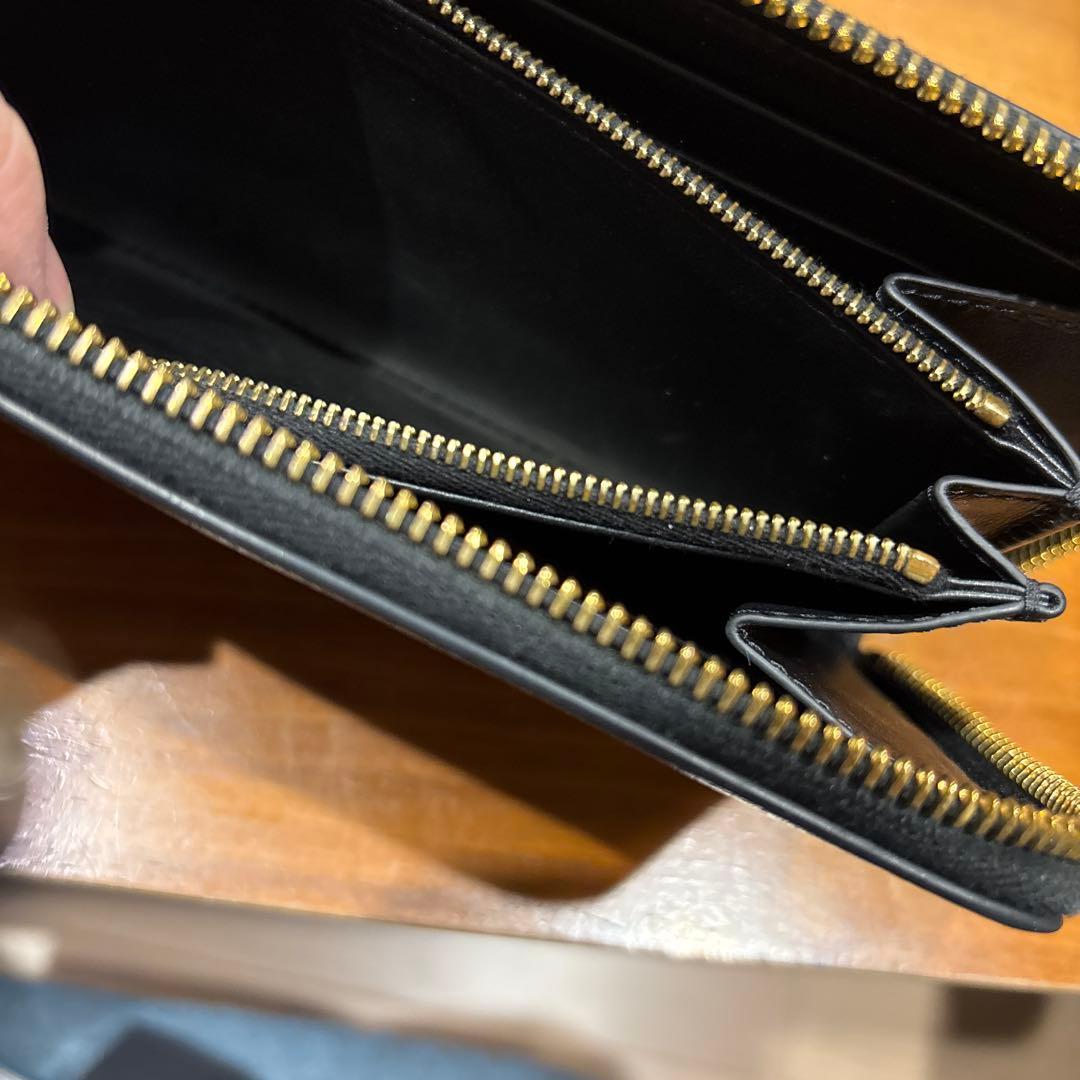 ブラックレザー 長財布 ロゴ入り