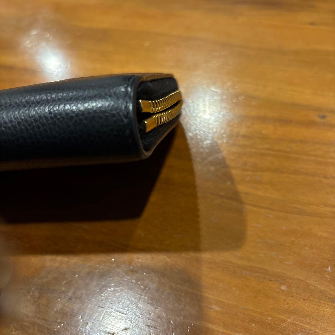 ブラックレザー 長財布 ロゴ入り