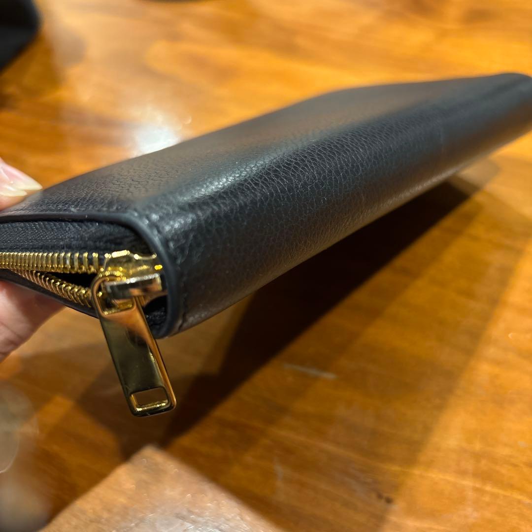 ブラックレザー 長財布 ロゴ入り