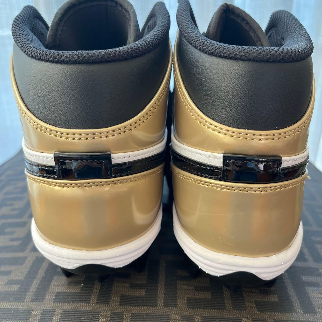 アメフトスパイク JORDAN メタリックゴールド・ブラック　サイズ26.5