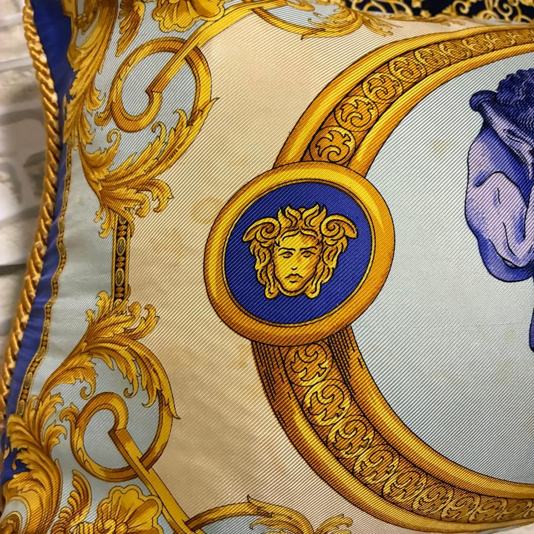 ヴェルサーチ シルク クッションセット