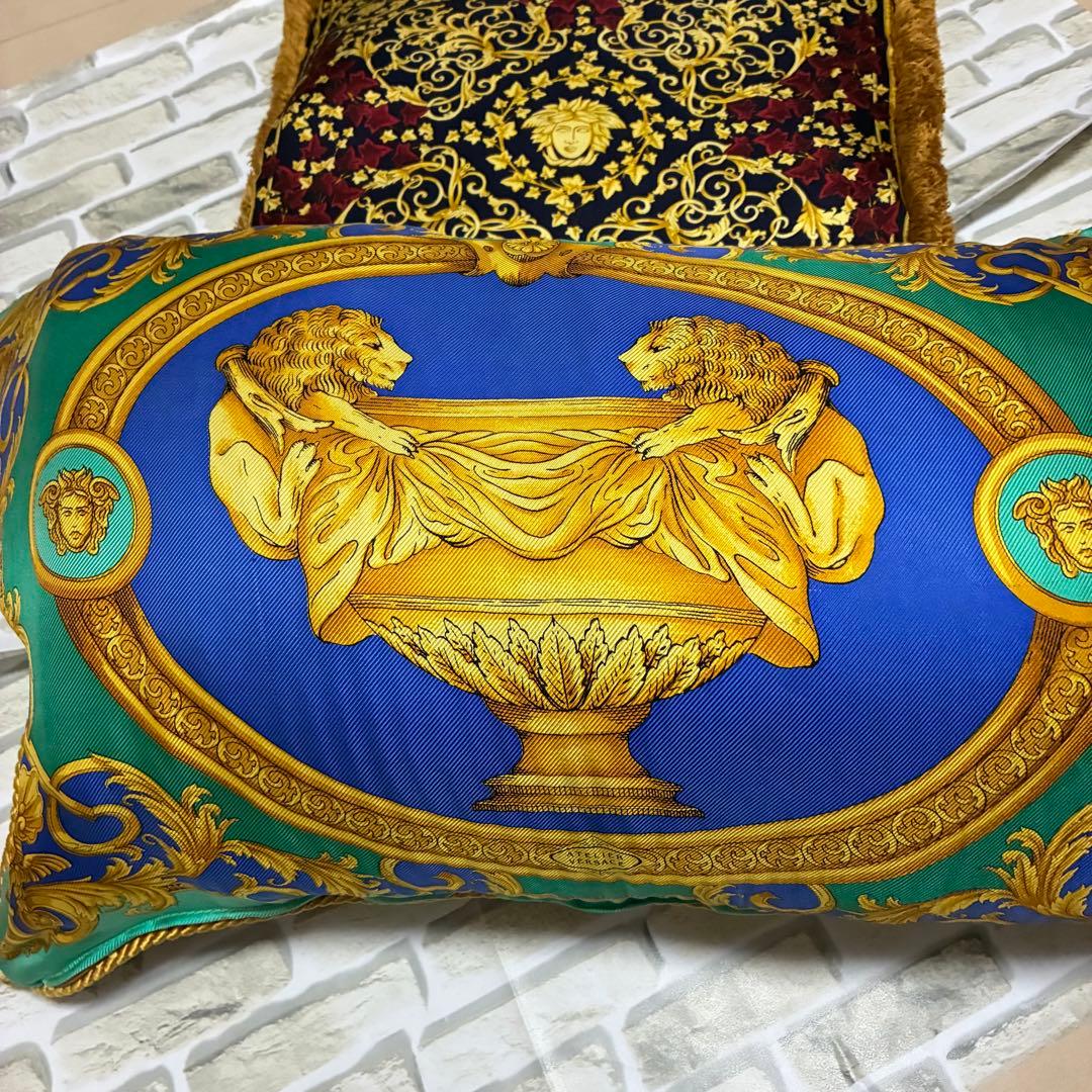 ヴェルサーチ シルク クッションセット