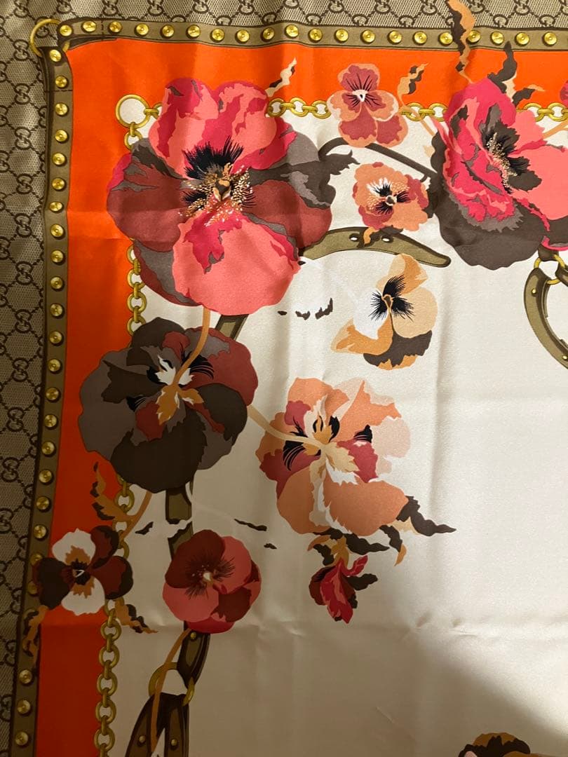GUCCI 大判シルクスカーフ 花柄 クラシック　ヴィンテージ調