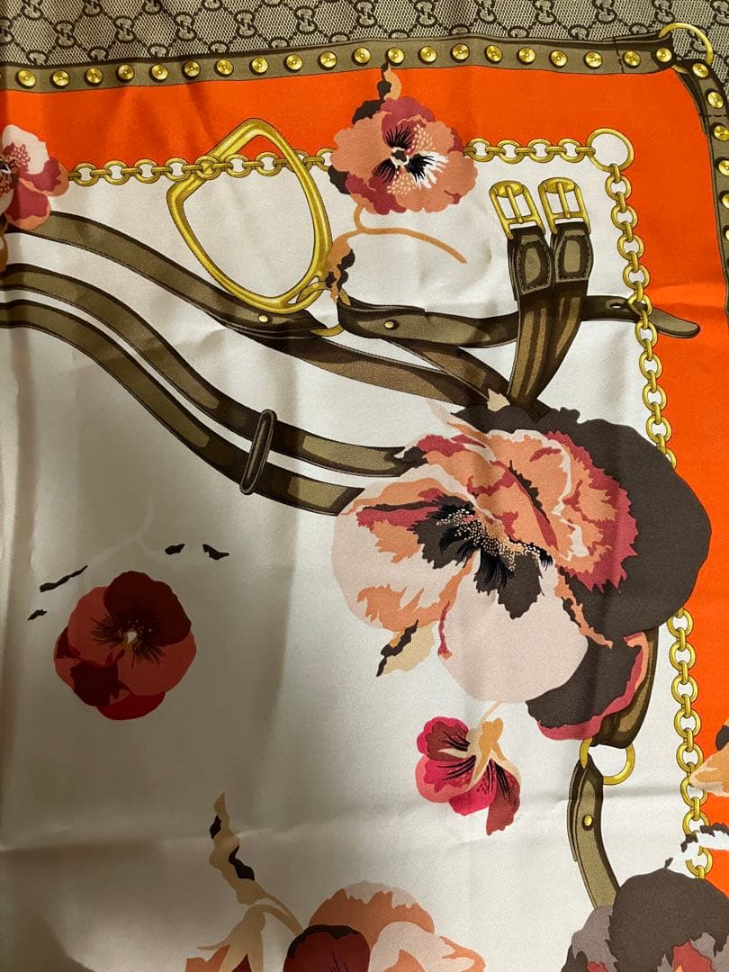 GUCCI 大判シルクスカーフ 花柄 クラシック　ヴィンテージ調