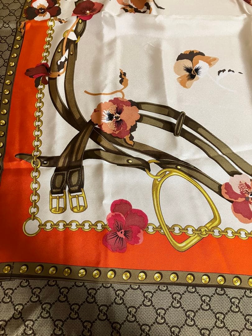 GUCCI 大判シルクスカーフ 花柄 クラシック　ヴィンテージ調