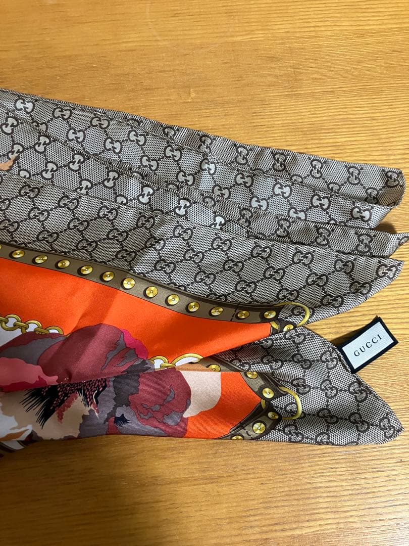 GUCCI 大判シルクスカーフ 花柄 クラシック　ヴィンテージ調