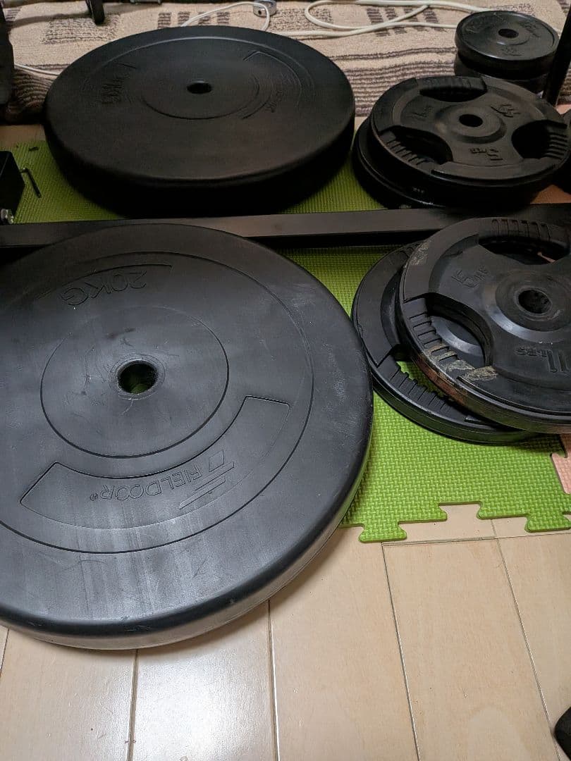 トレーニングベンチ ブラック。バーと重り中古