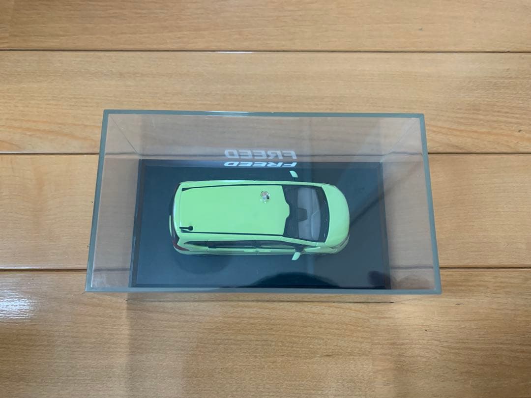 【ぺー】カラーサンプル ホンダ フリード シトロンドロップ