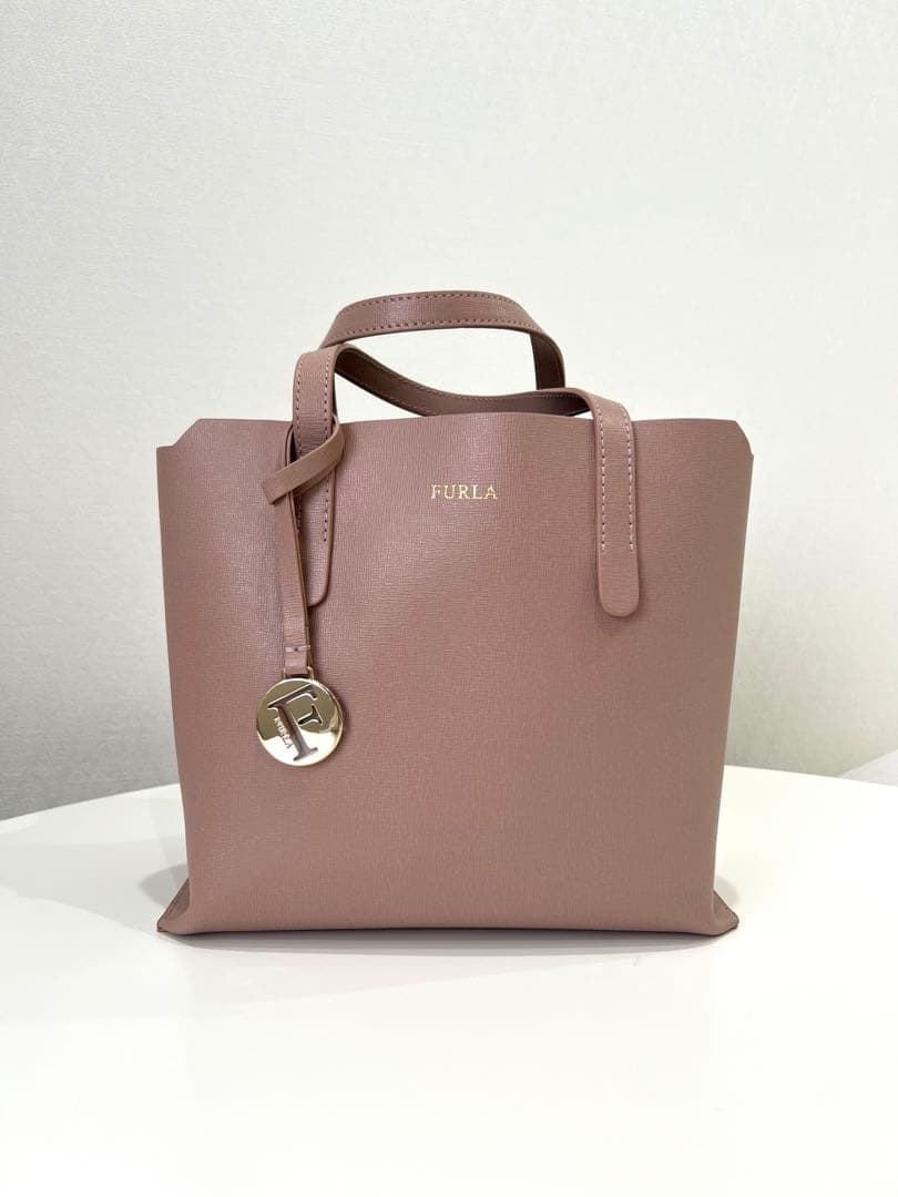 【美品】FURLA ピンク サリートートバッグ S チャーム付き