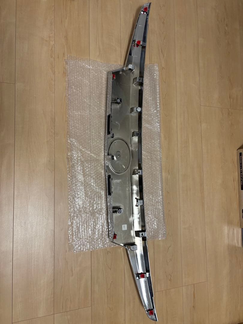 【るるる】30系アルファード後期　純正リアガーニッシュ　バックドア