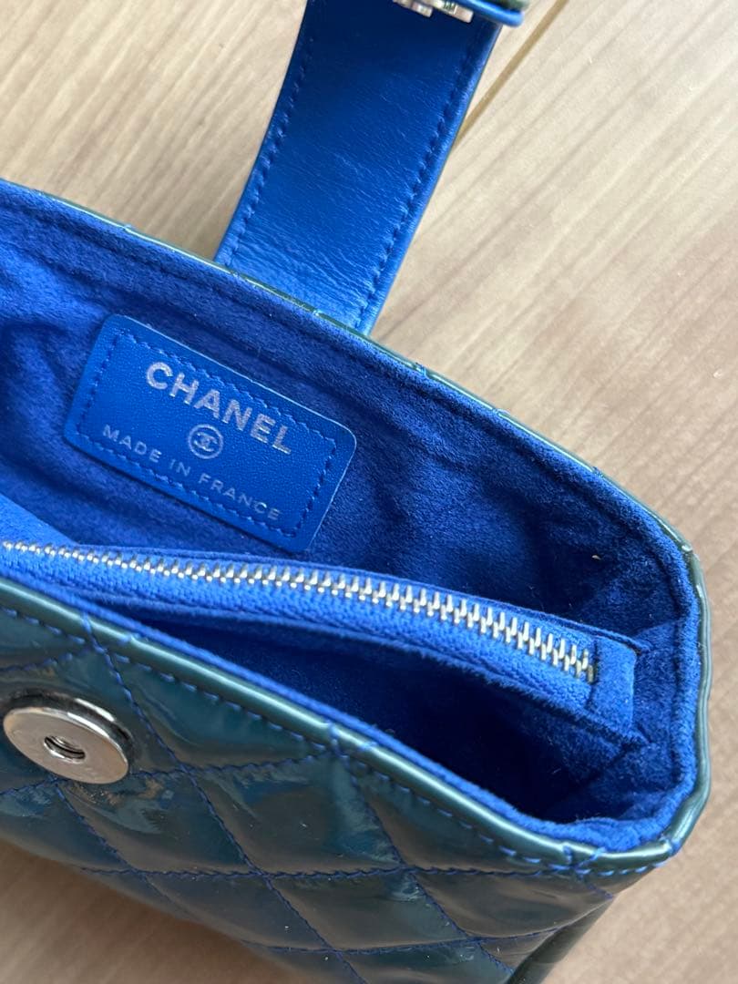 黒まめ※シャネル カードケース/キルティング　パテントレザー ブルー