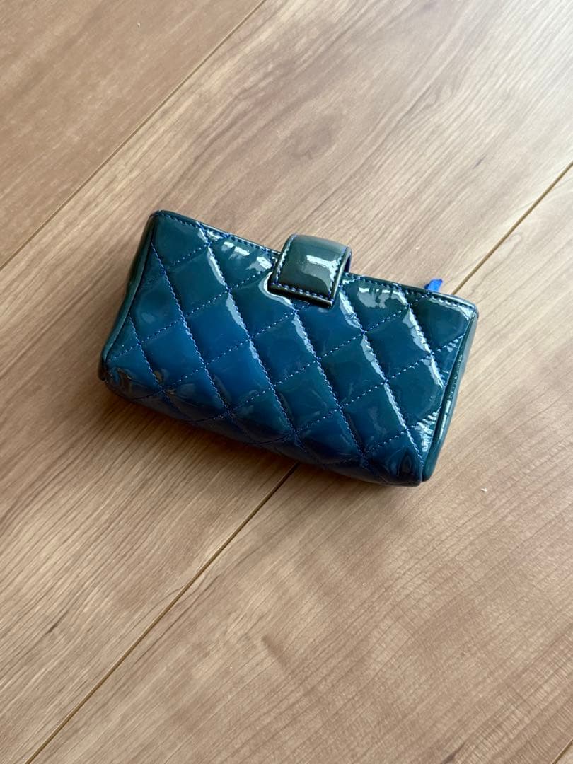 黒まめ※シャネル カードケース/キルティング　パテントレザー ブルー