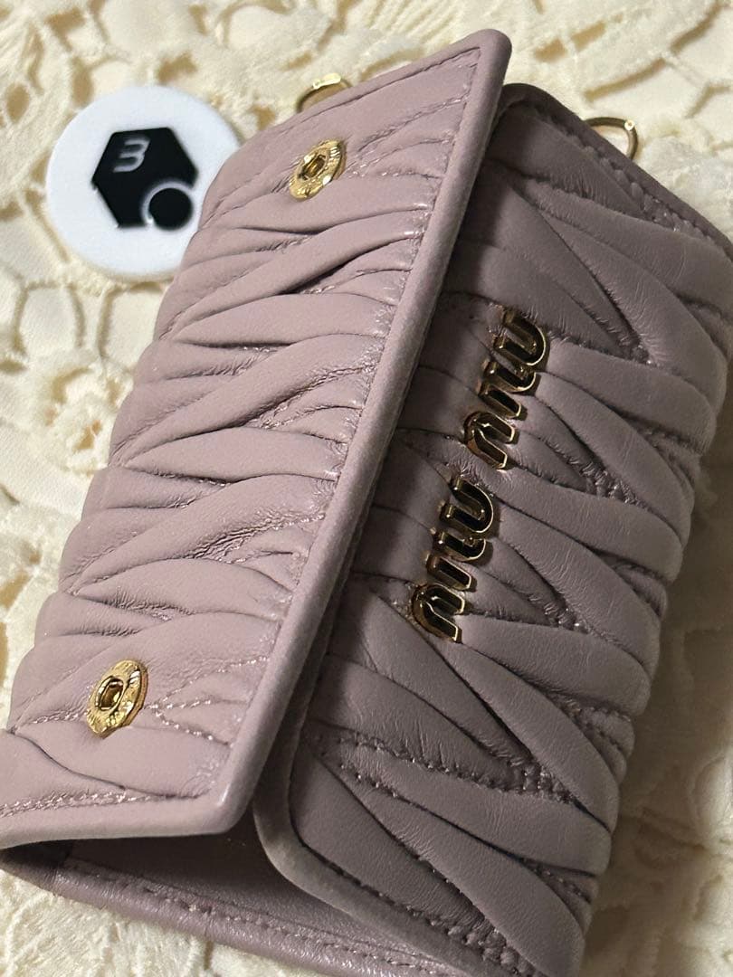 美品miu miu マテラッセキーケース　ピンクベージュ
