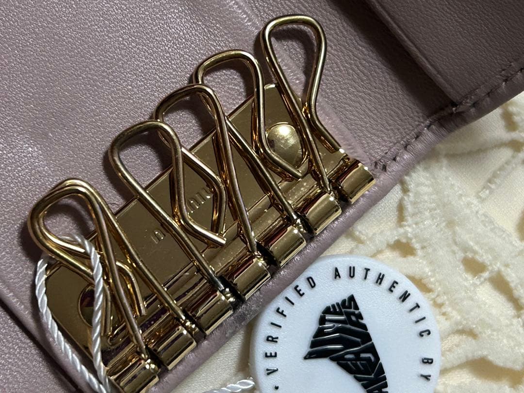 美品miu miu マテラッセキーケース　ピンクベージュ