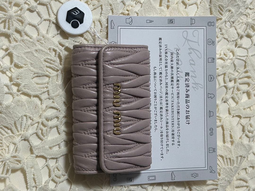 美品miu miu マテラッセキーケース　ピンクベージュ