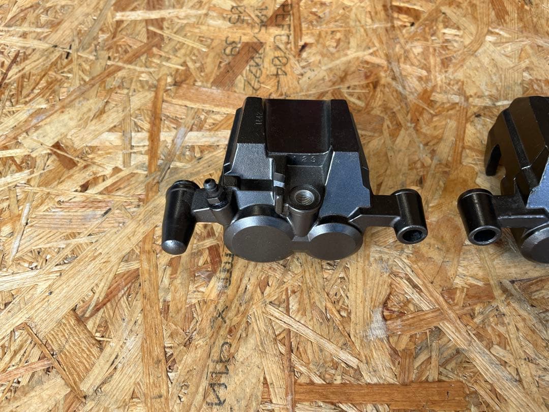 ゼファー400 左右キャリパー 純正ピストンシール交換済み 送料込み