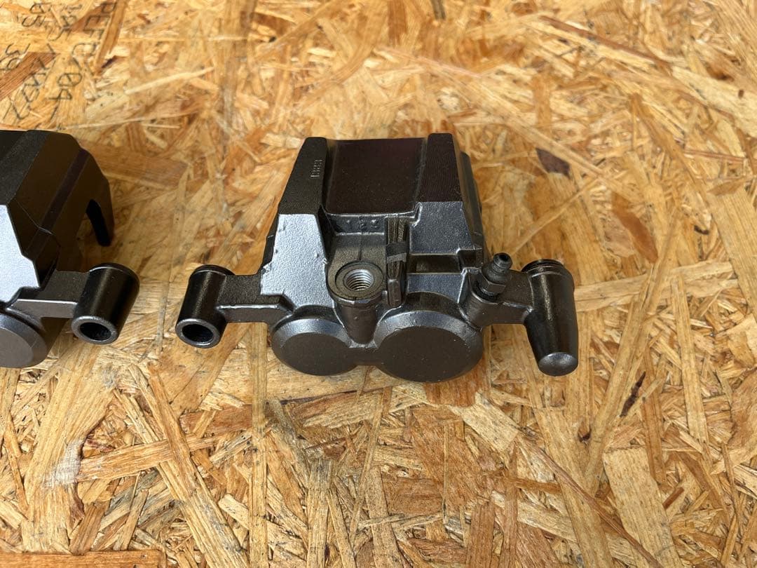 ゼファー400 左右キャリパー 純正ピストンシール交換済み 送料込み