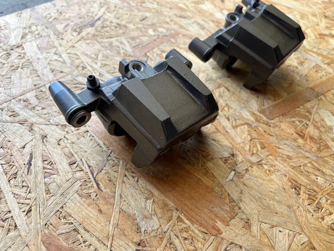 ゼファー400 左右キャリパー 純正ピストンシール交換済み 送料込み