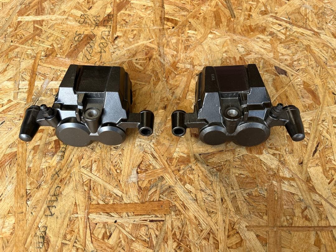 ゼファー400 左右キャリパー 純正ピストンシール交換済み 送料込み