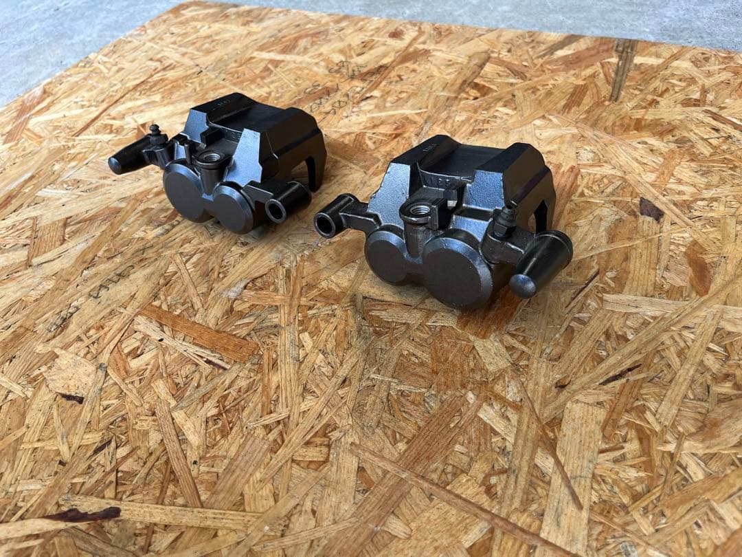 ゼファー400 左右キャリパー 純正ピストンシール交換済み 送料込み