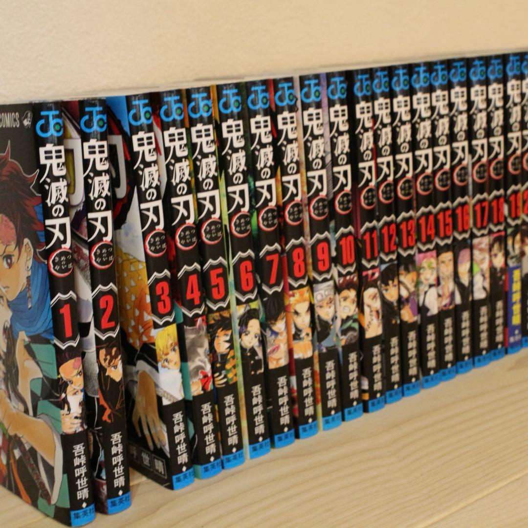 【レア】鬼滅の刃 全巻セット＋缶バッジ＋映画特典＋初版特典付き
