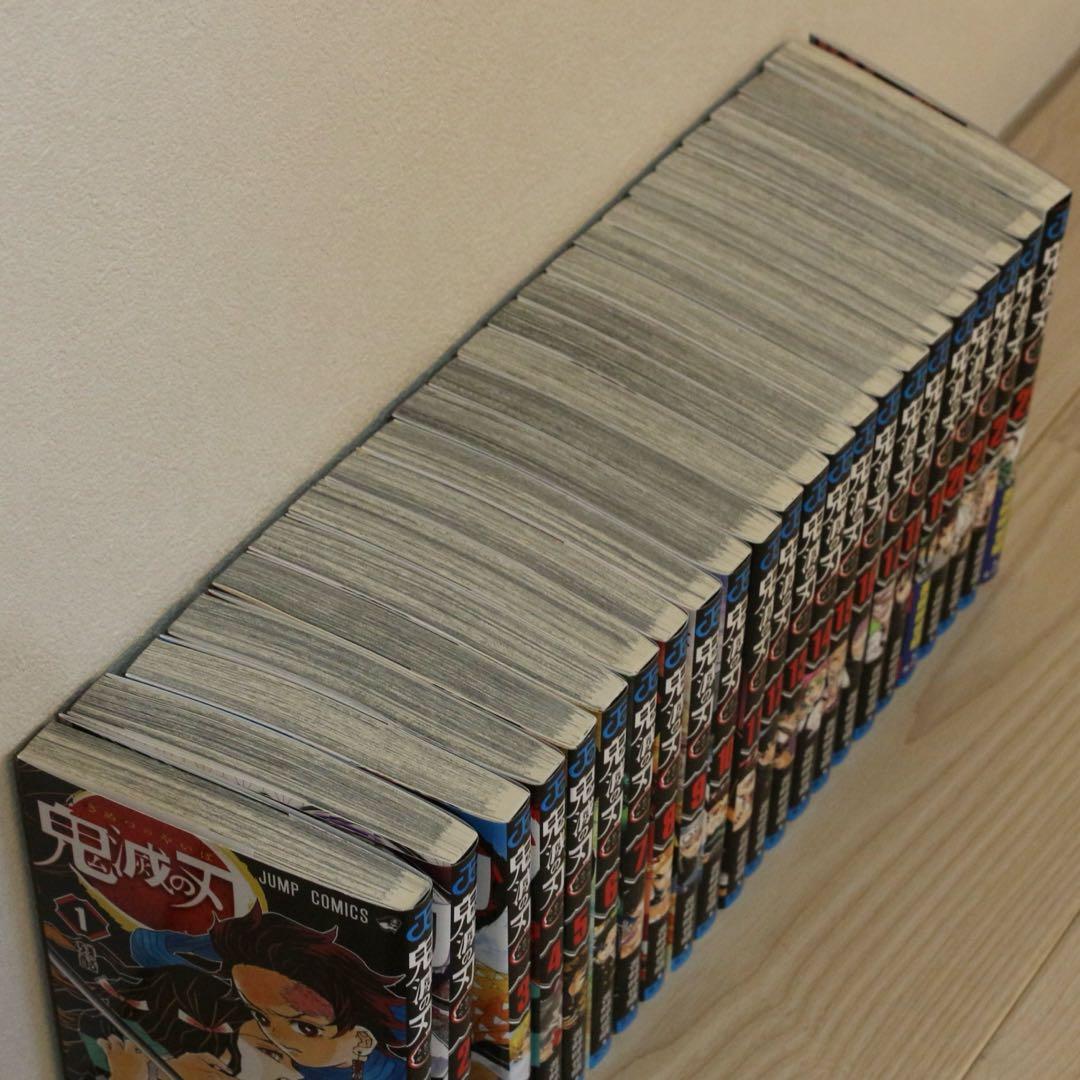 【レア】鬼滅の刃 全巻セット＋缶バッジ＋映画特典＋初版特典付き