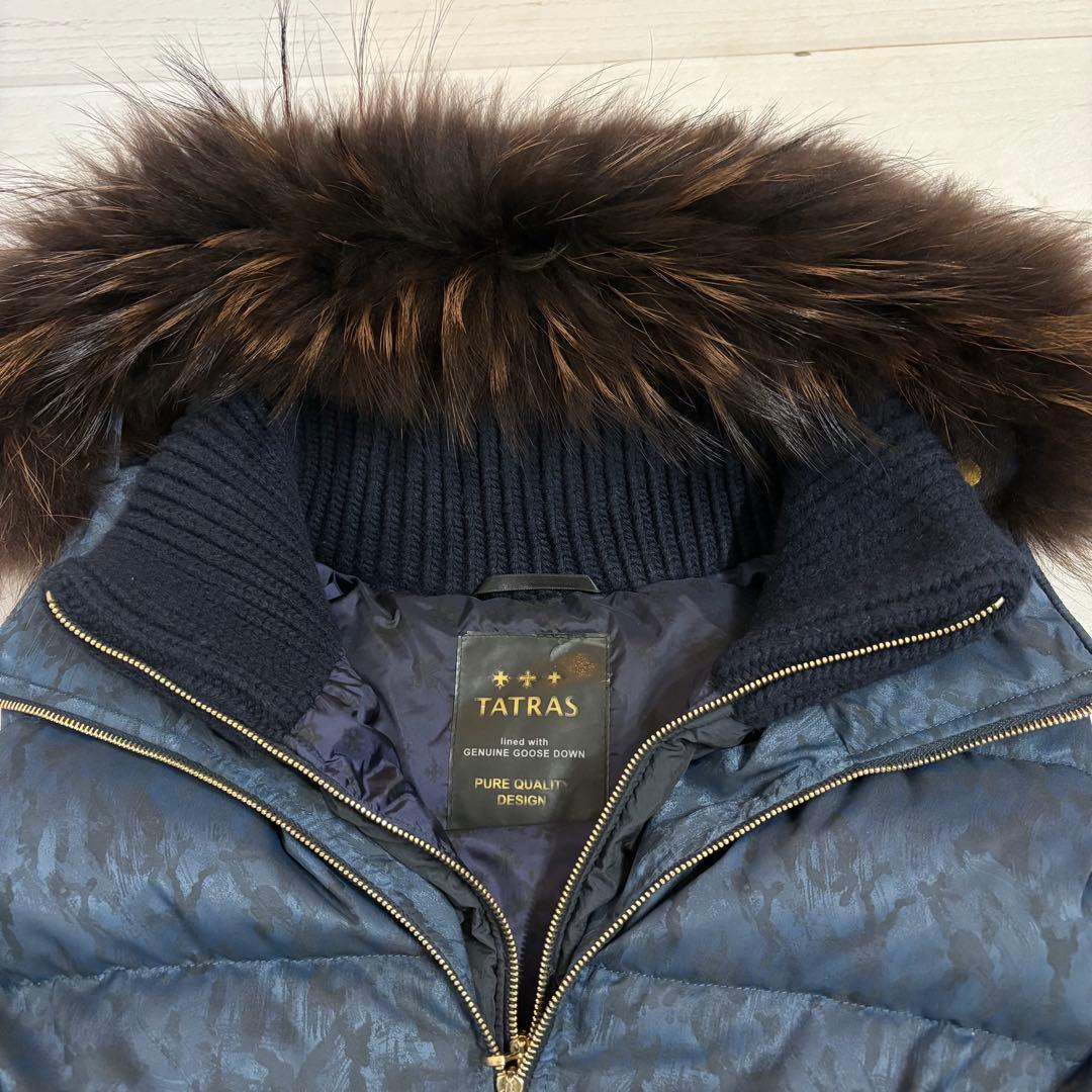 極美品✨タトラス ダウンベスト ラクーンファー フード 総柄 ネイビー 4 XL