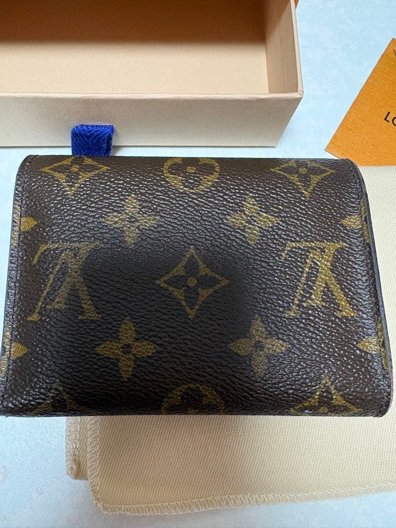 LOUIS VUITTON 三つ折り財布 ポルトフォイユヴィクトリーヌ