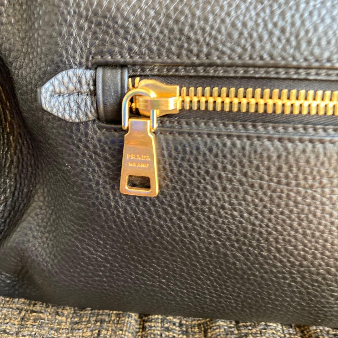 PRADA ブラックレザートートバッグ