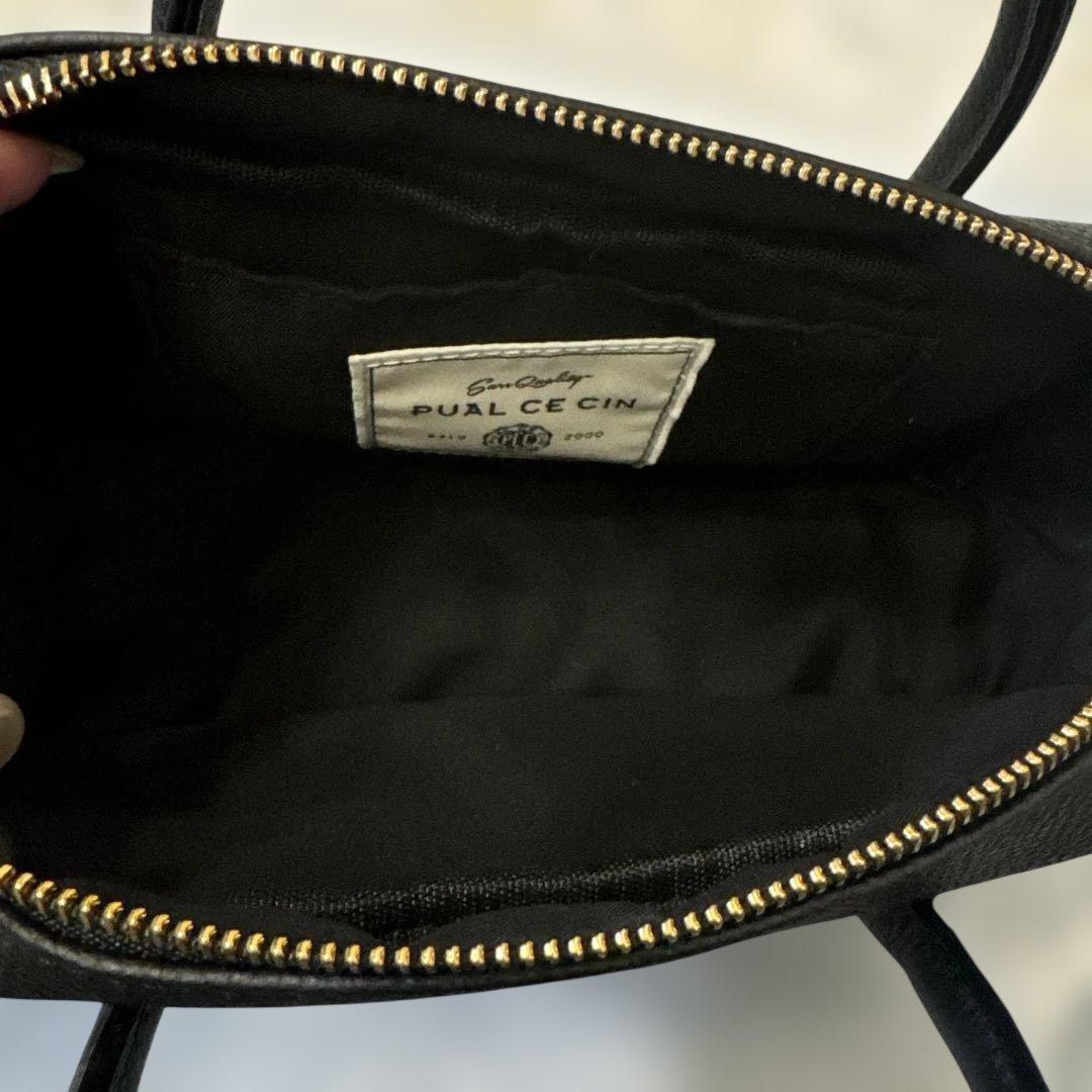 pual ce cin 黒のレザーバッグ ゴールドファスナー付き
