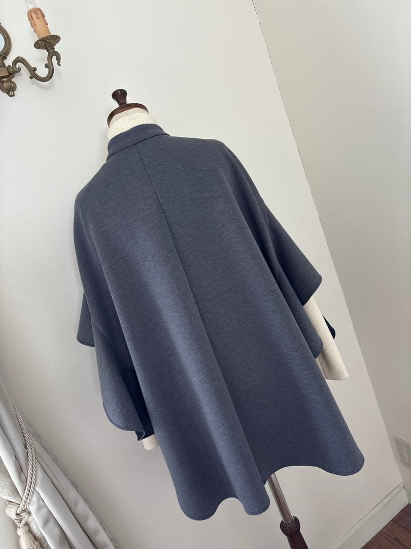 美品CHOUSONNETTEシューソネット　フリルデザイン　ポンチョ　コート