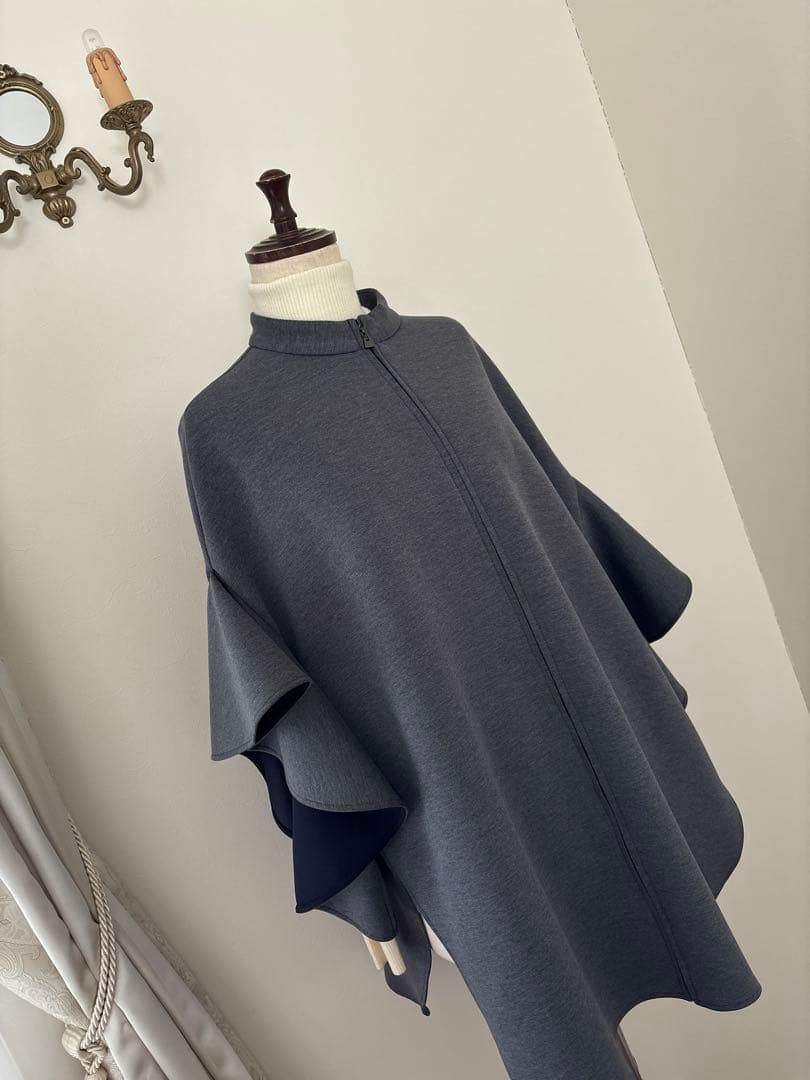 美品CHOUSONNETTEシューソネット　フリルデザイン　ポンチョ　コート