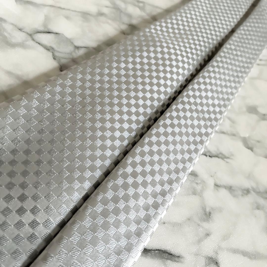 ✨未使用箱付き✨ルイヴィトン　マイクロダミエ　人気カラーシルバー　ネクタイ