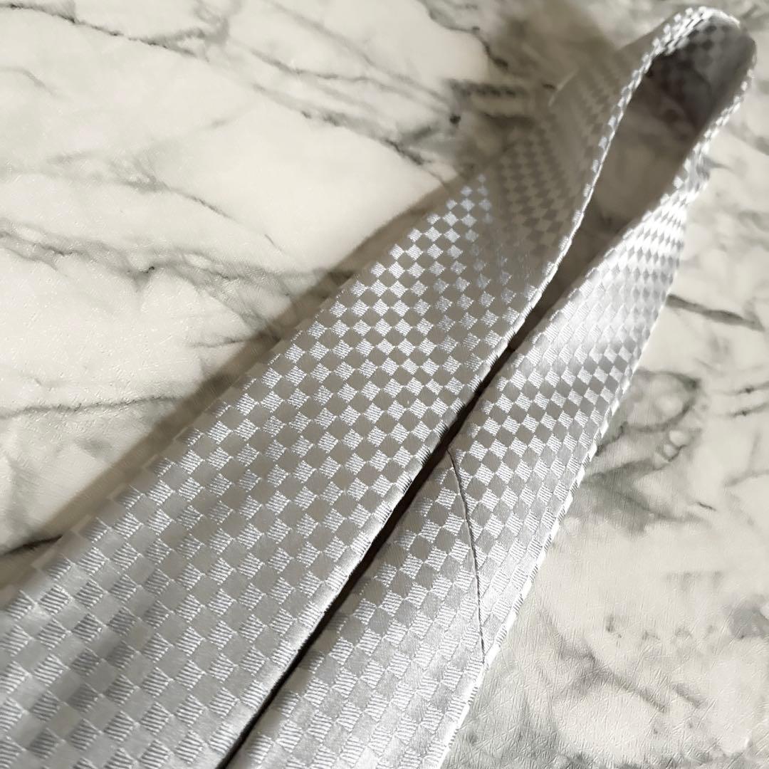 ✨未使用箱付き✨ルイヴィトン　マイクロダミエ　人気カラーシルバー　ネクタイ