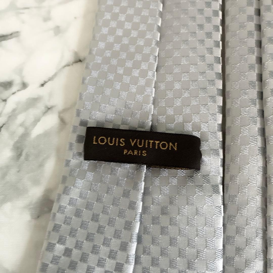 ✨未使用箱付き✨ルイヴィトン　マイクロダミエ　人気カラーシルバー　ネクタイ