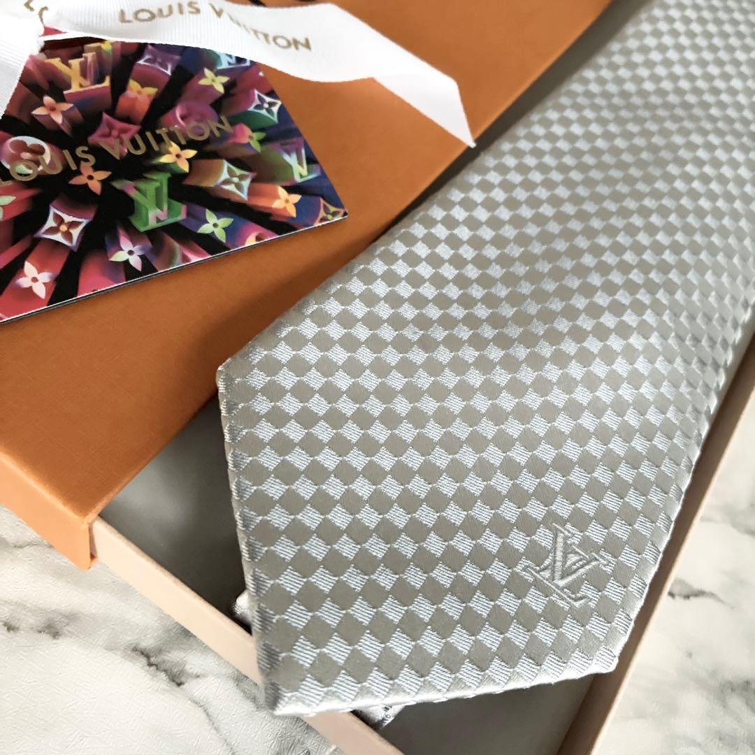 ✨未使用箱付き✨ルイヴィトン　マイクロダミエ　人気カラーシルバー　ネクタイ