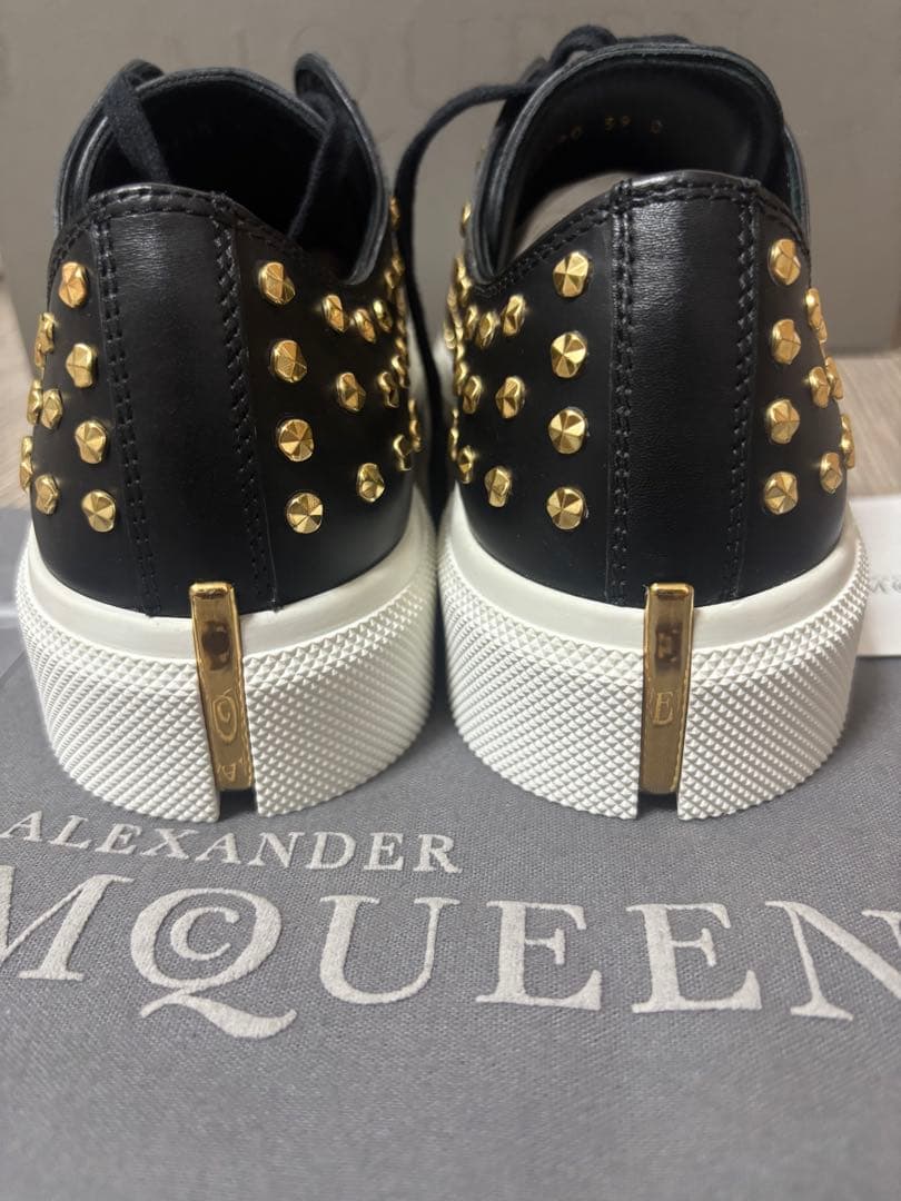 アレキサンダー・マックイーン スタッズ付きプラットフォームスニーカー 24