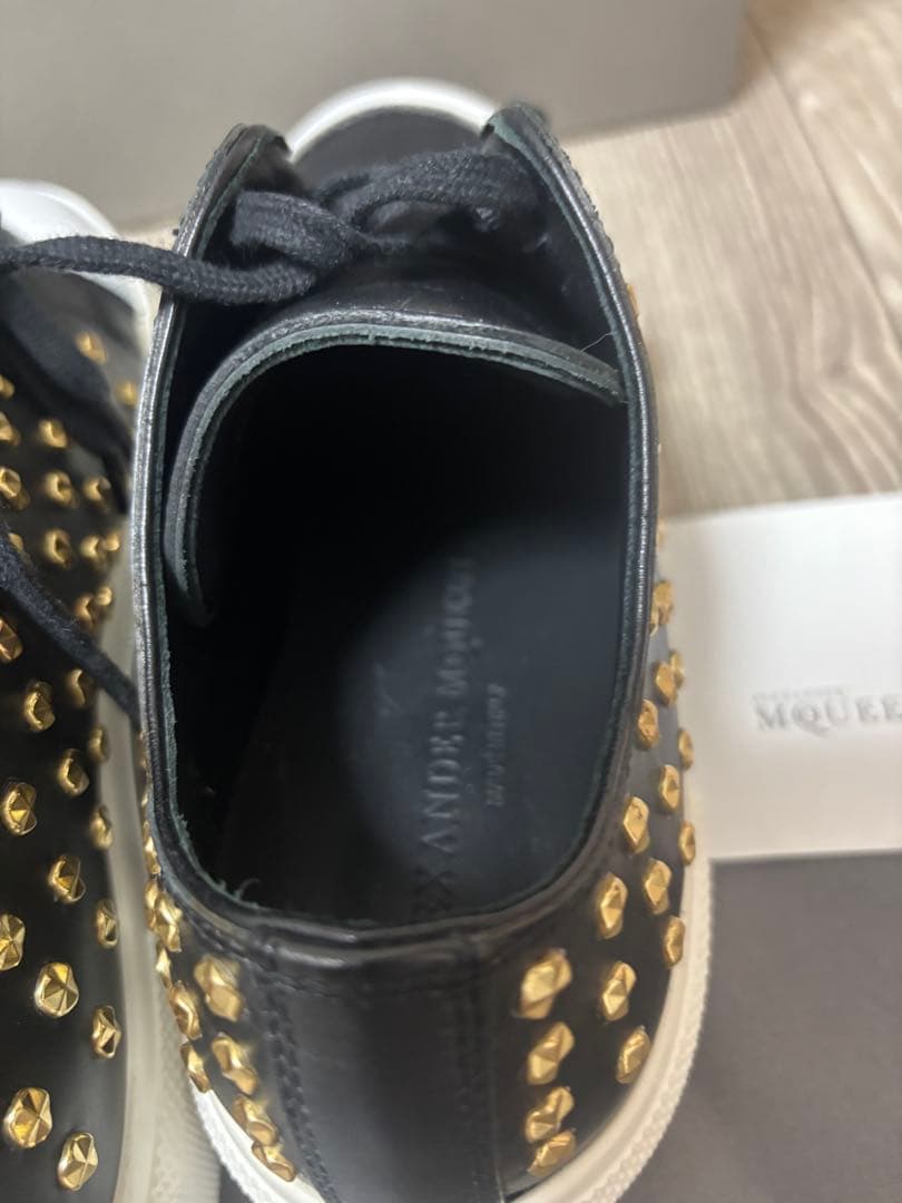 アレキサンダー・マックイーン スタッズ付きプラットフォームスニーカー 24