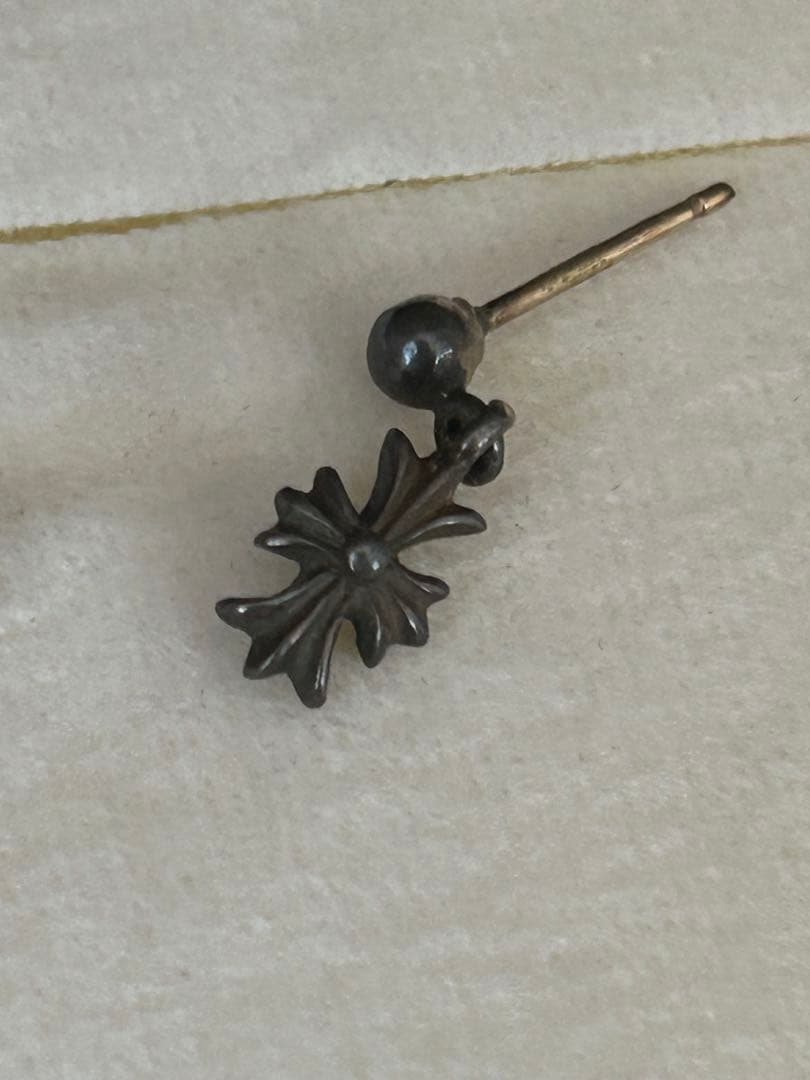 クロムハーツ　タイニークロスピアス