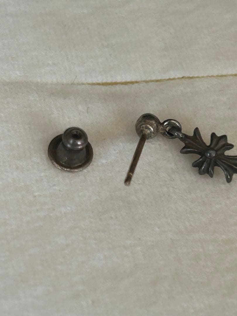 クロムハーツ　タイニークロスピアス