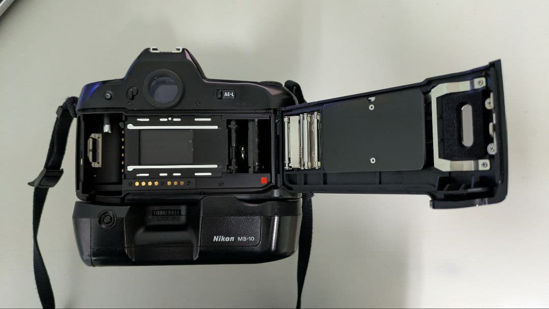 Nikon F90X　MB-10 AF28-70mm 付