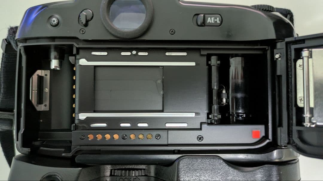 Nikon F90X　MB-10 AF28-70mm 付