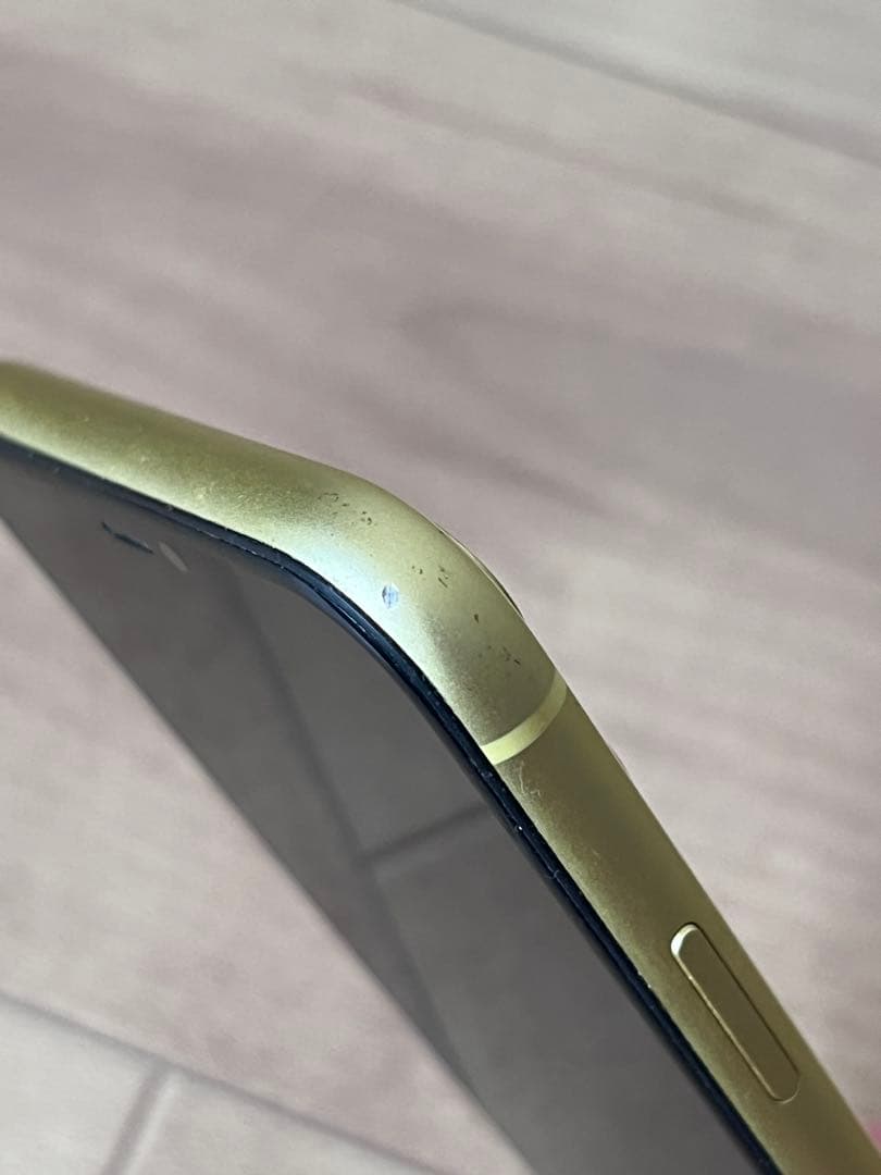 iPhone11 イエロー 少し傷あり