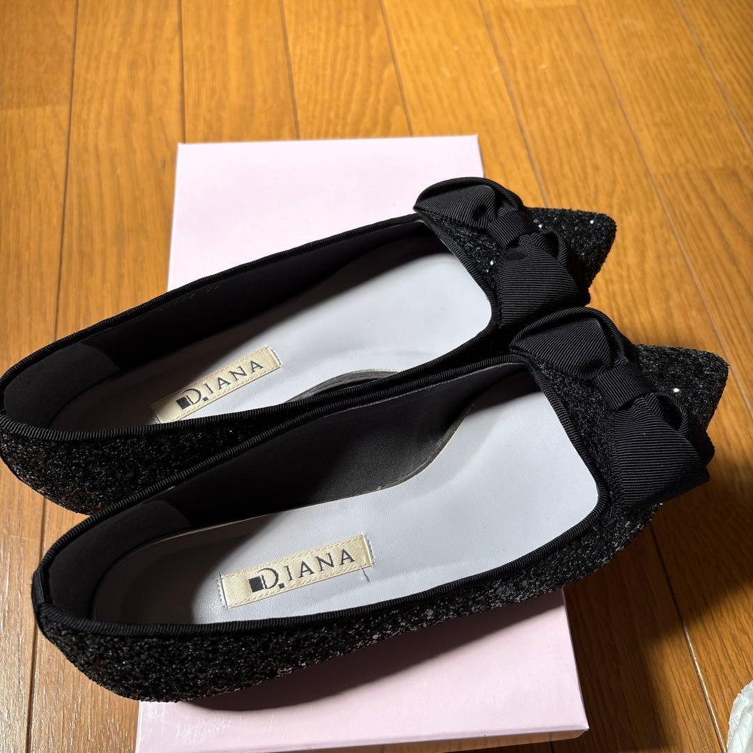DIANA ブラック ポインテッドトゥシューズ