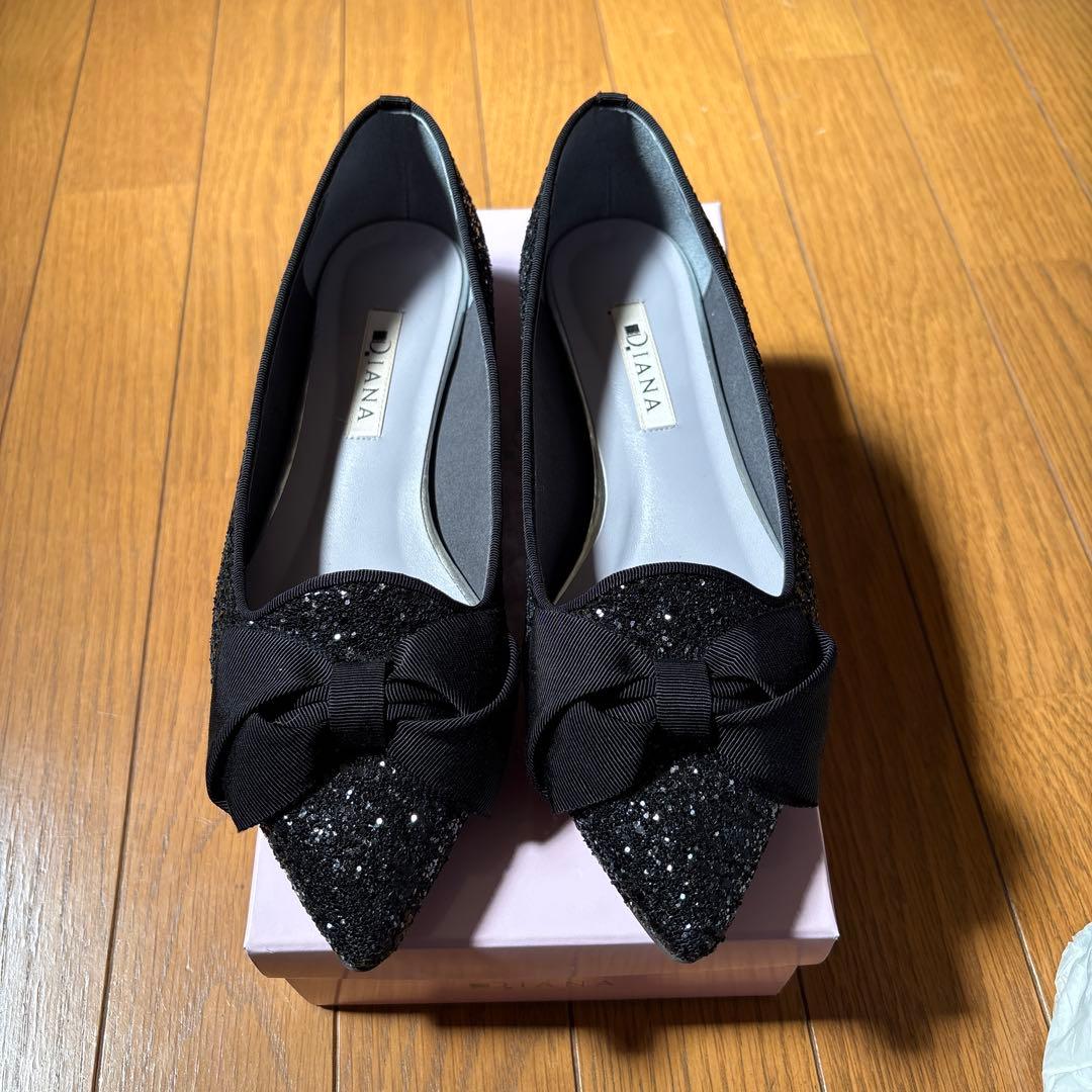 DIANA ブラック ポインテッドトゥシューズ